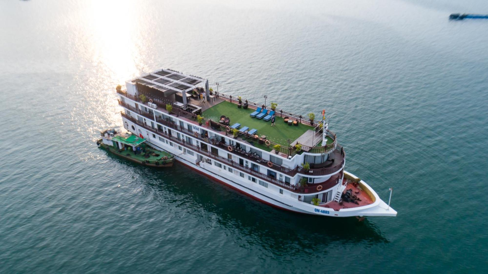 Amanda Luxury Cruise Hotell Ha Long Exteriör bild