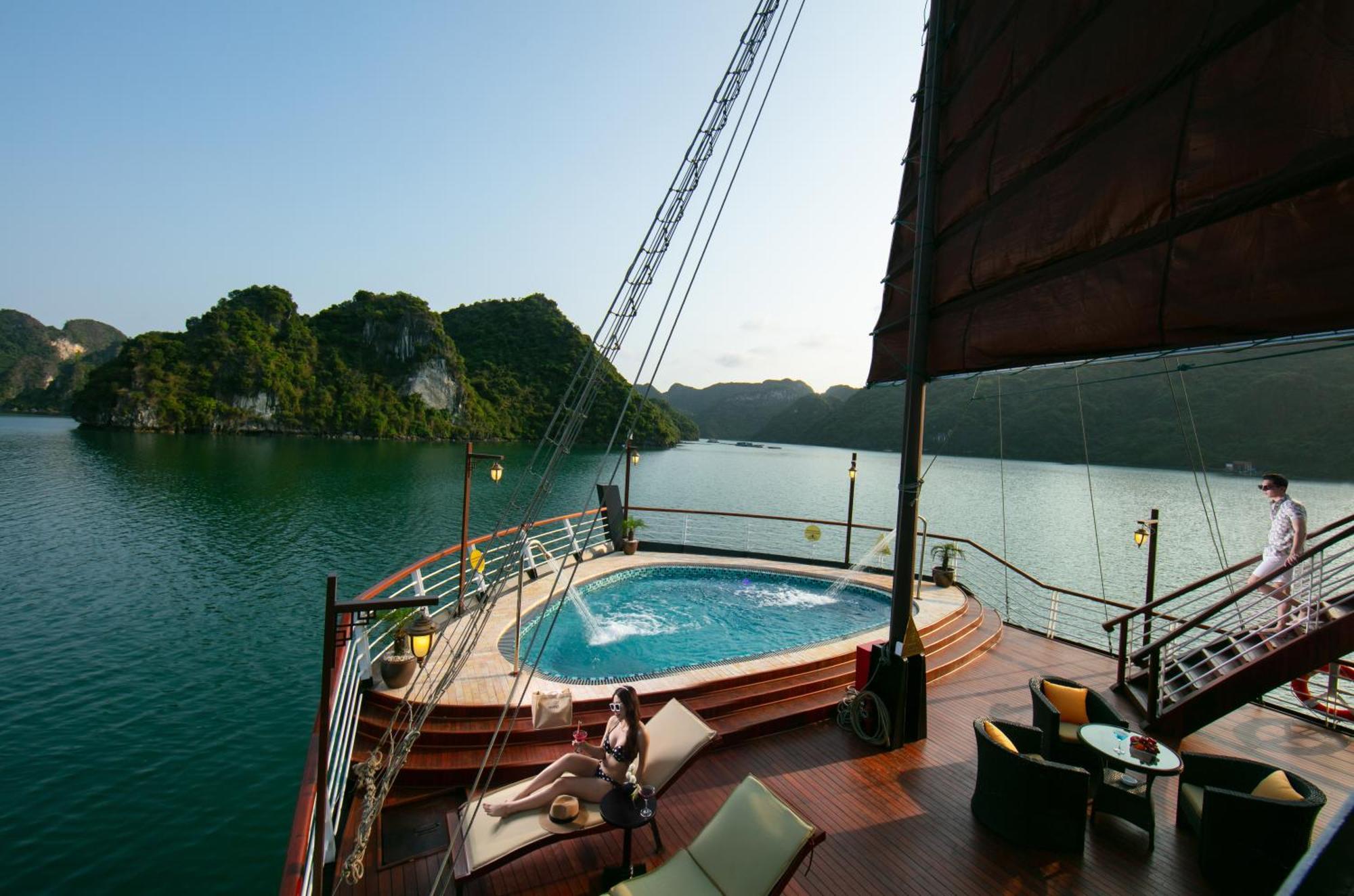 Amanda Luxury Cruise Hotell Ha Long Exteriör bild
