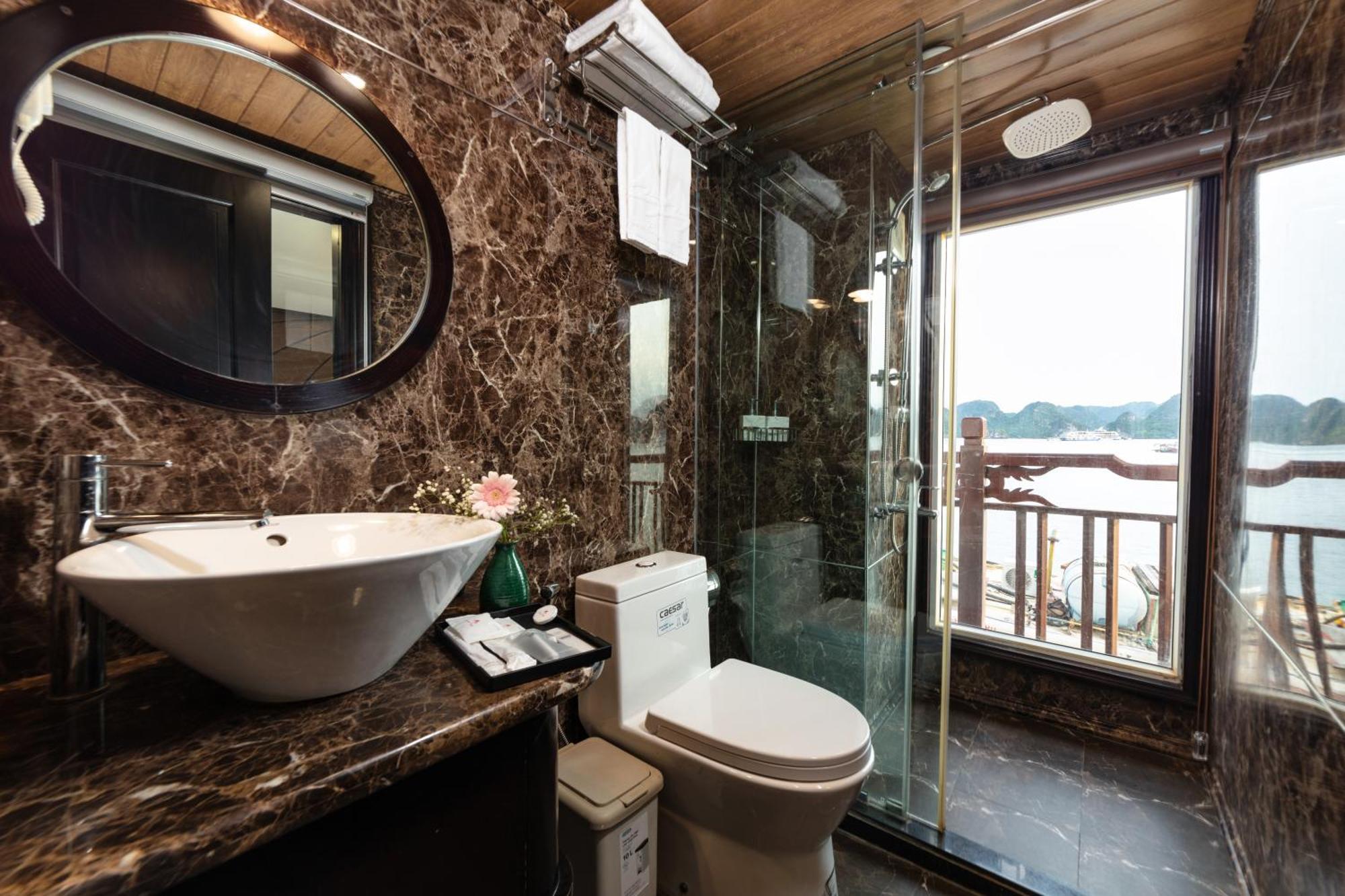 Amanda Luxury Cruise Hotell Ha Long Exteriör bild