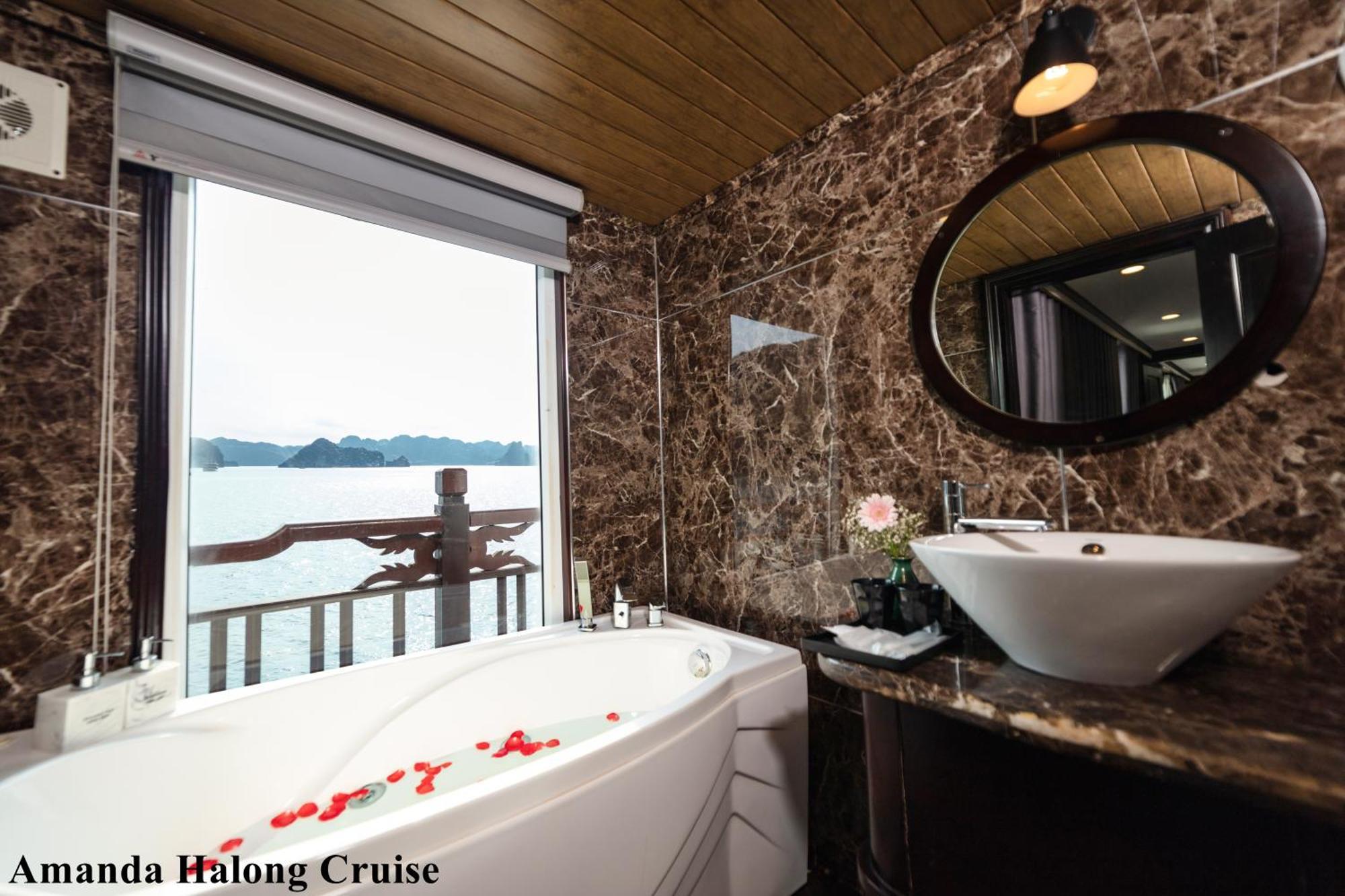 Amanda Luxury Cruise Hotell Ha Long Exteriör bild