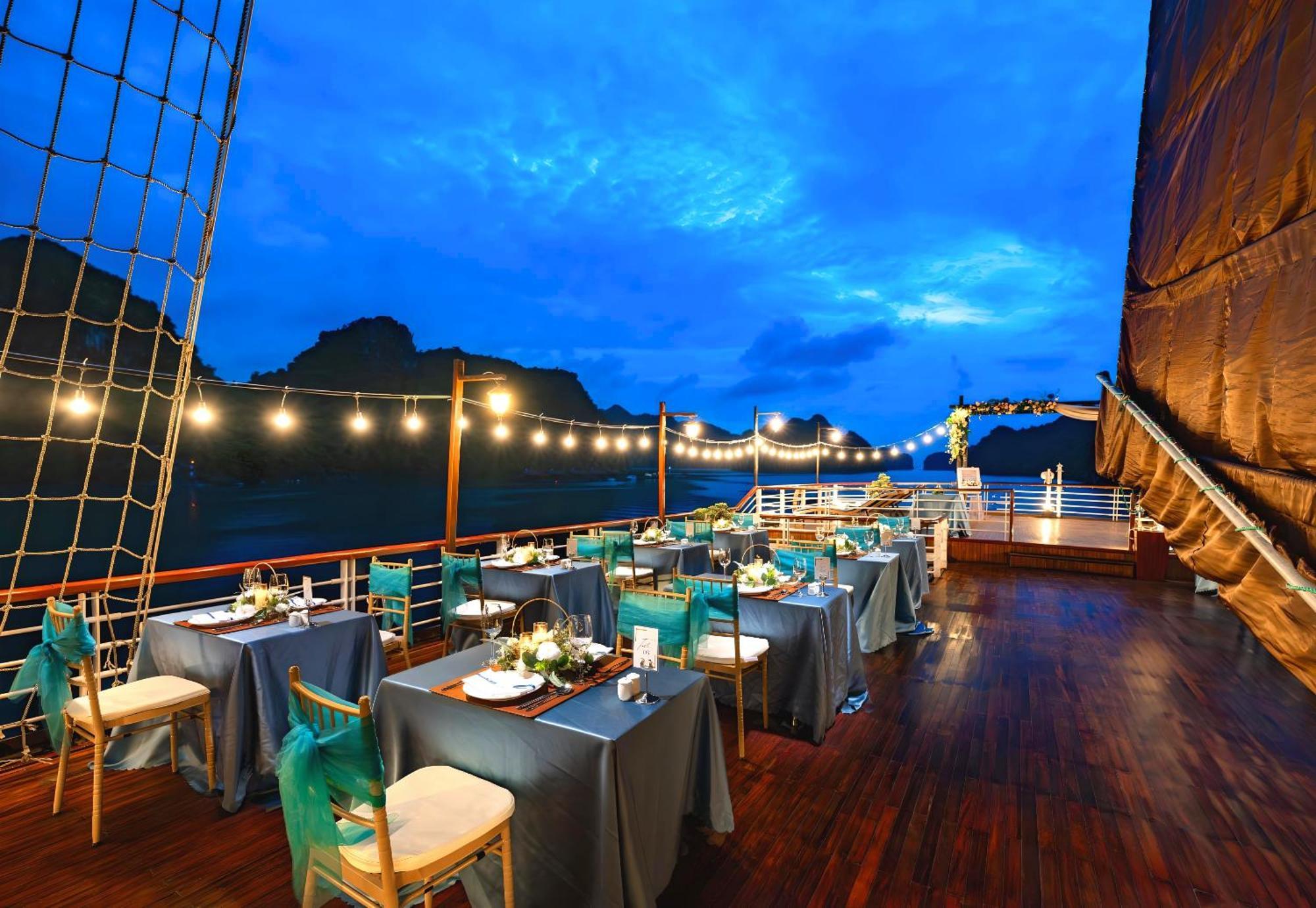 Amanda Luxury Cruise Hotell Ha Long Exteriör bild